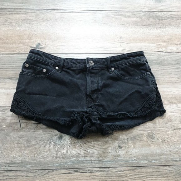 Roxy Womens Booty Cut Off Shorts Size 27 Lace Sides Black Wash Denim Daisy Dukes - Picture 1 of 8